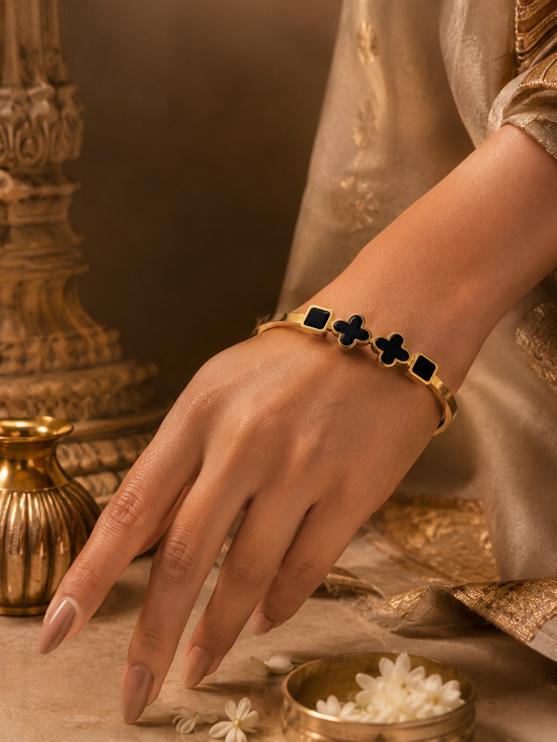 Noir Clover Gold Bracelet