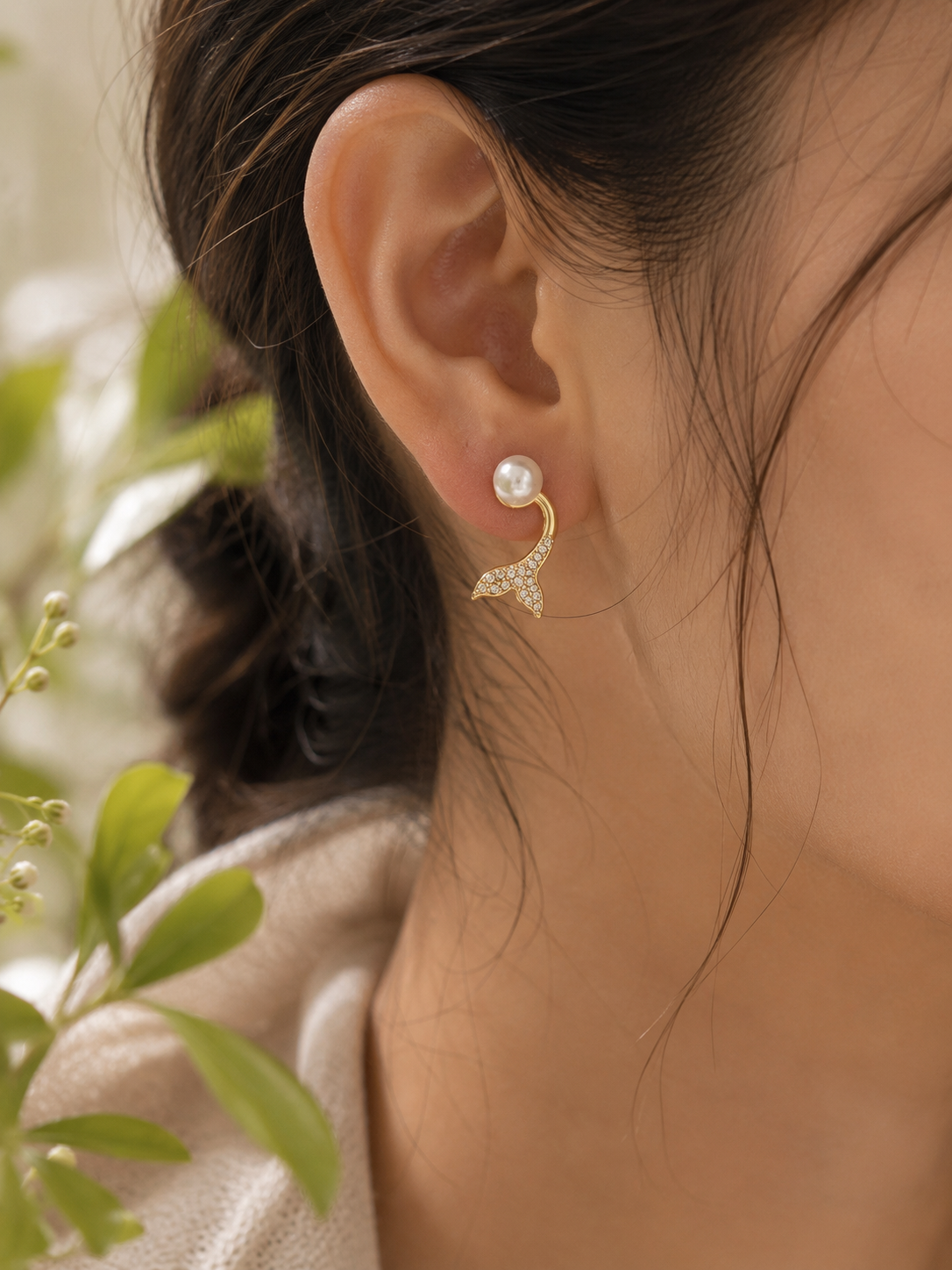 AERIN Pearl Tail Crystal Stud Earrings